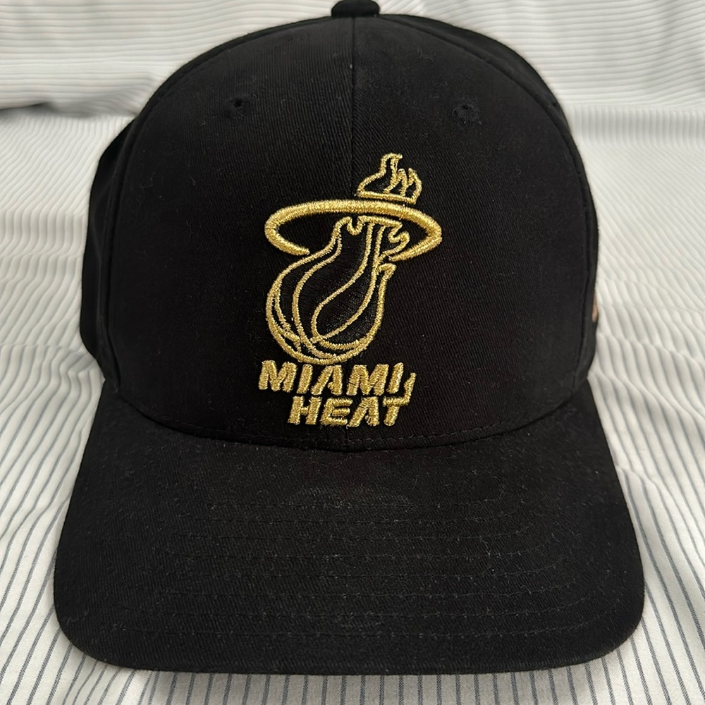 Miami Heat mitchell & ness snapback hat golfer cut